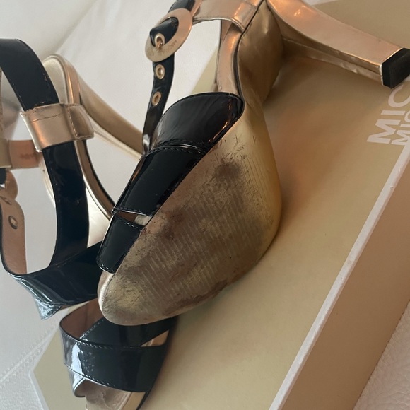 Michael Kors Black and Gold heel with box - Picture 5 of 5